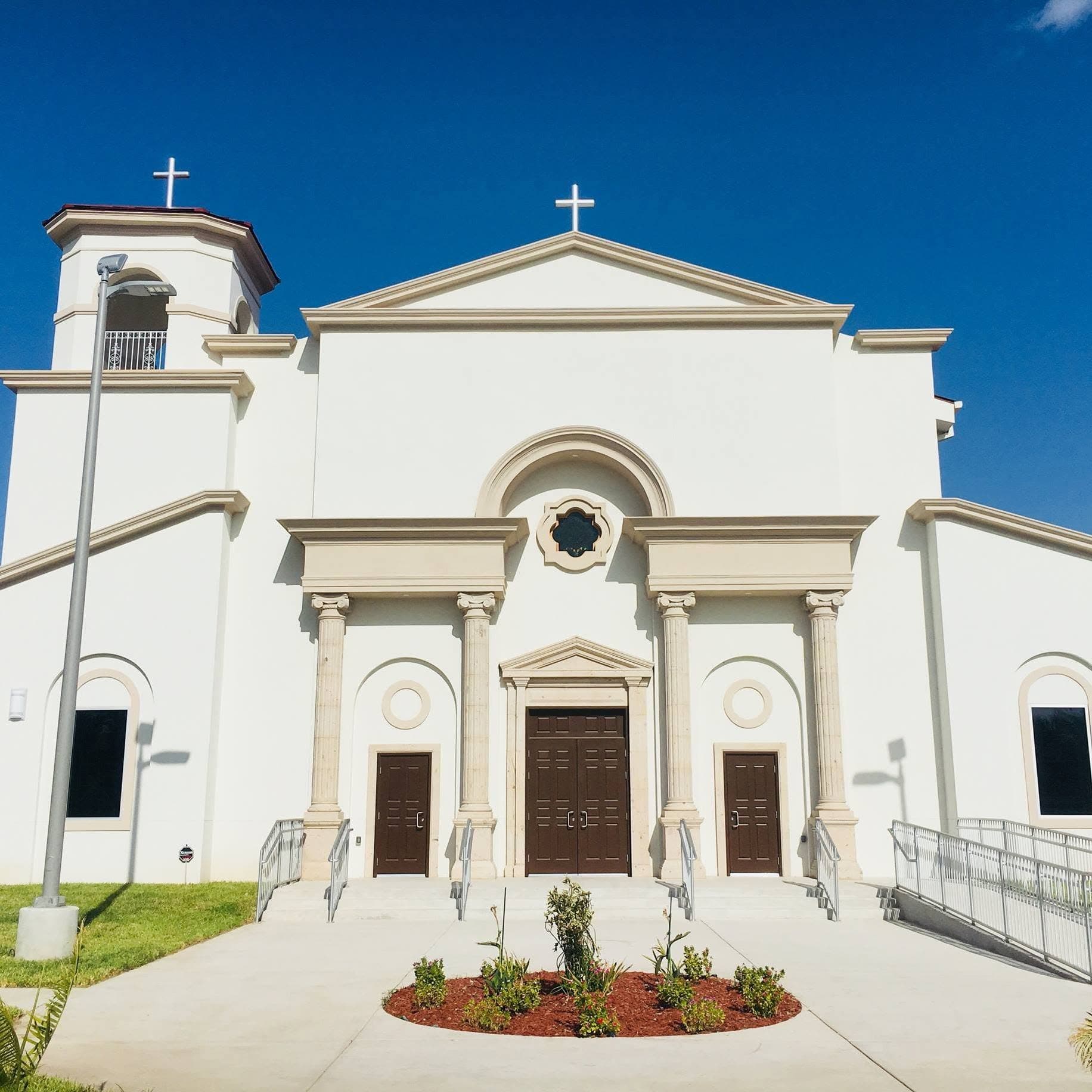 Fachada de la Iglesia del Sagrado Corazón en Hidalgo, Texas